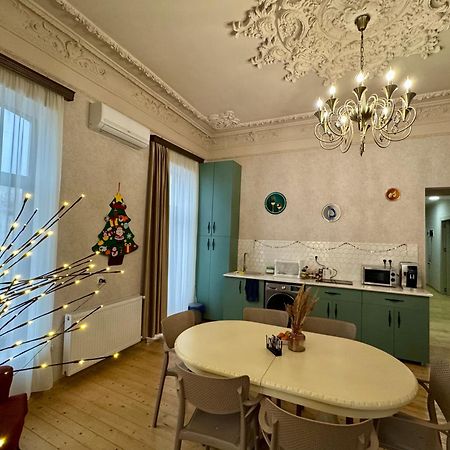 Moedani-Very Center Apartments In Кутаиси Екстериор снимка