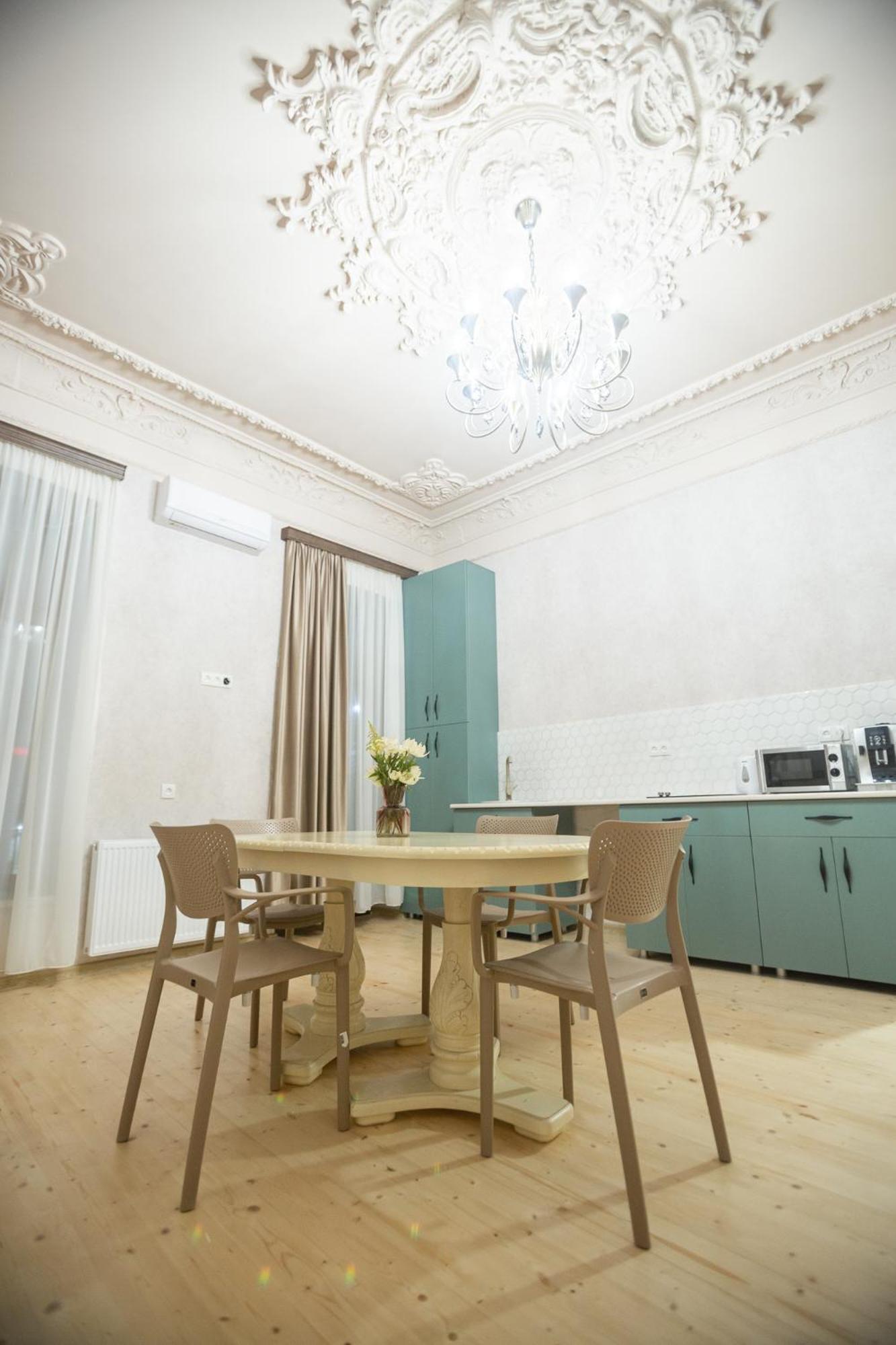 Moedani-Very Center Apartments In Кутаиси Екстериор снимка